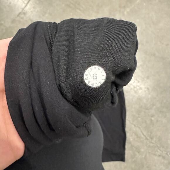 Lululemon Black NYC Skyline Logo Leggings Size 6 Women’s Athleisure Stretch - Picture 7 of 8